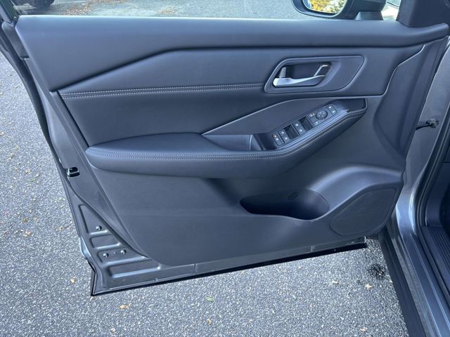 2026 Nissan Rogue SV photo 11