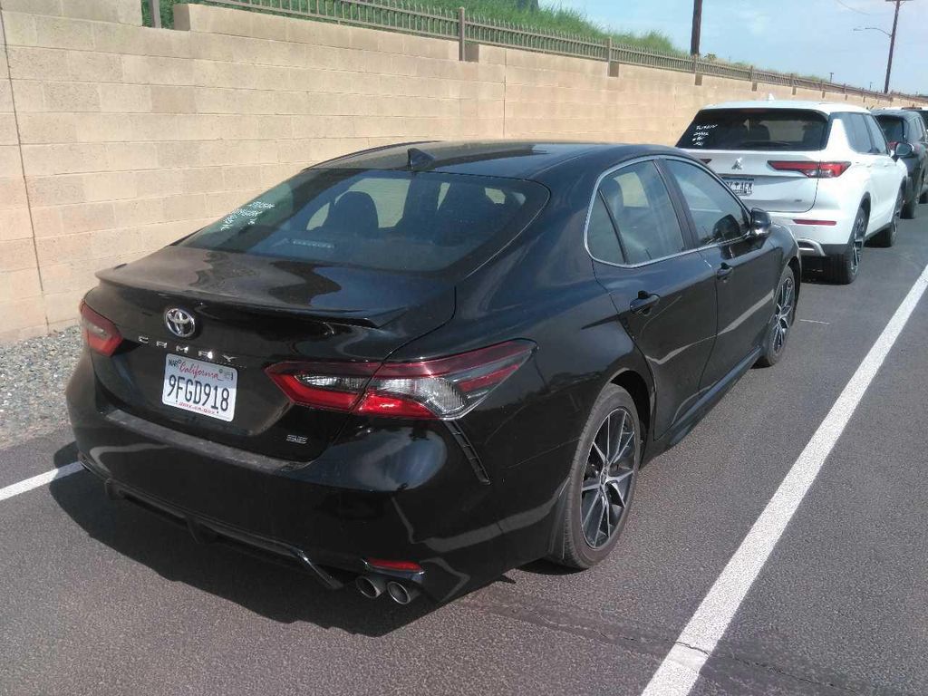 2023 Toyota Camry SE photo 4
