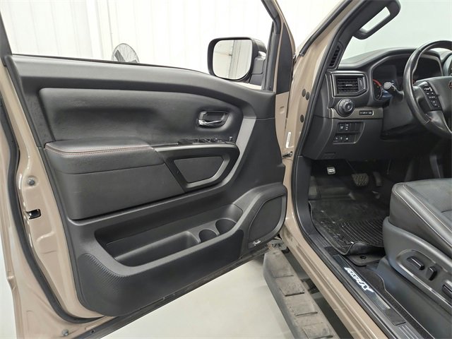 2023 Nissan Titan PRO-4X photo 25