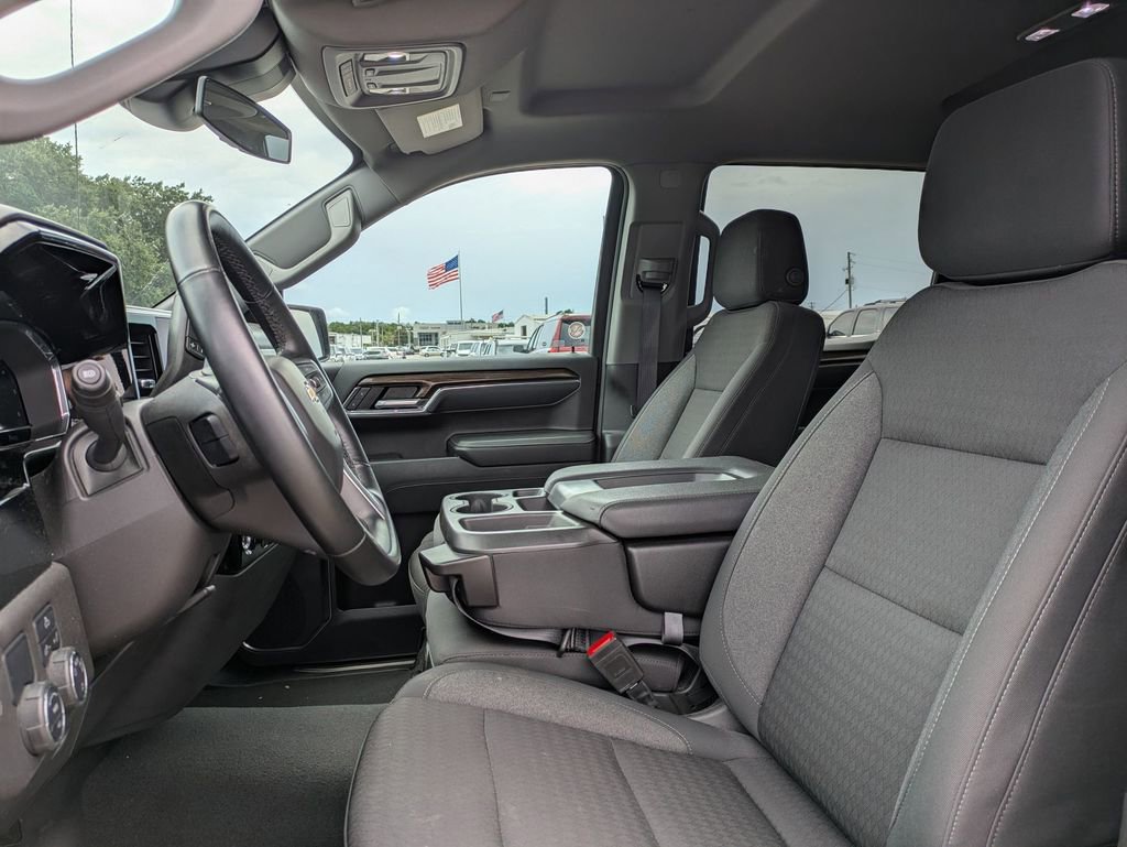 2024 Chevrolet Silverado 1500 LT photo 11