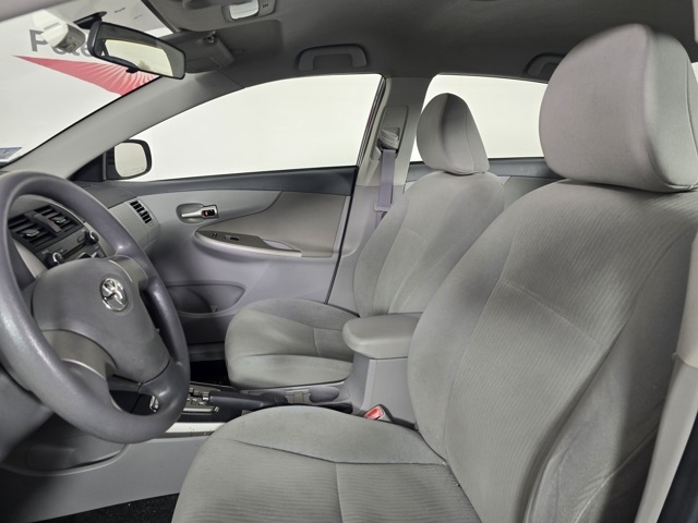 2010 Toyota Corolla photo 4
