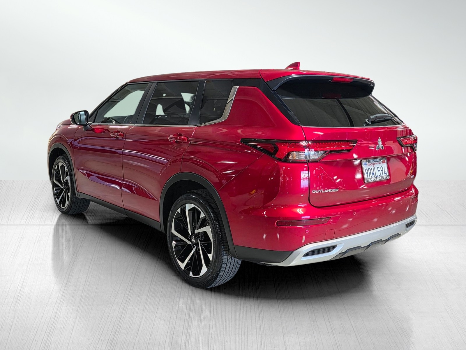 2024 Mitsubishi Outlander SE photo 3