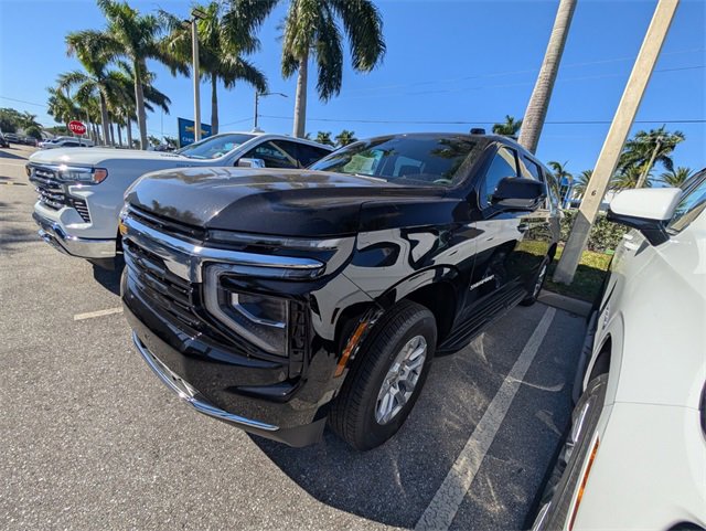 2026 Chevrolet Suburban LS photo 3