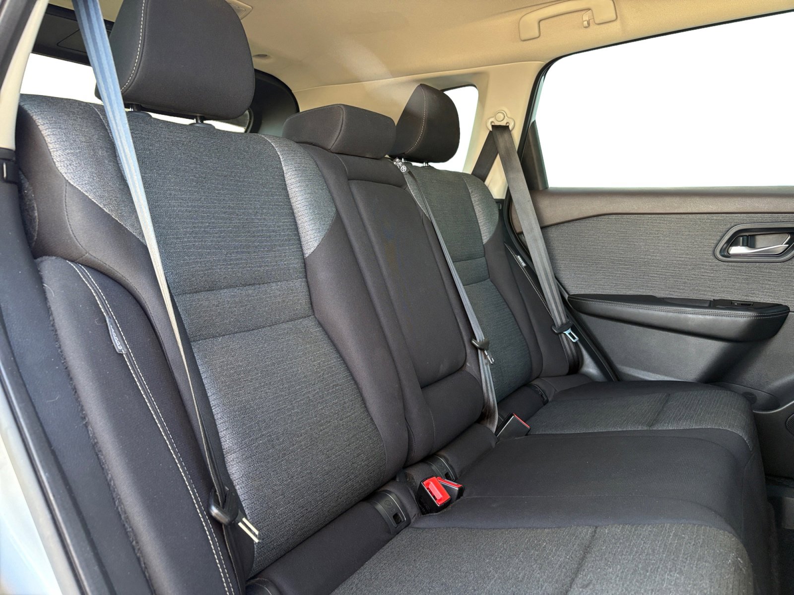 2021 Nissan Rogue SV photo 32
