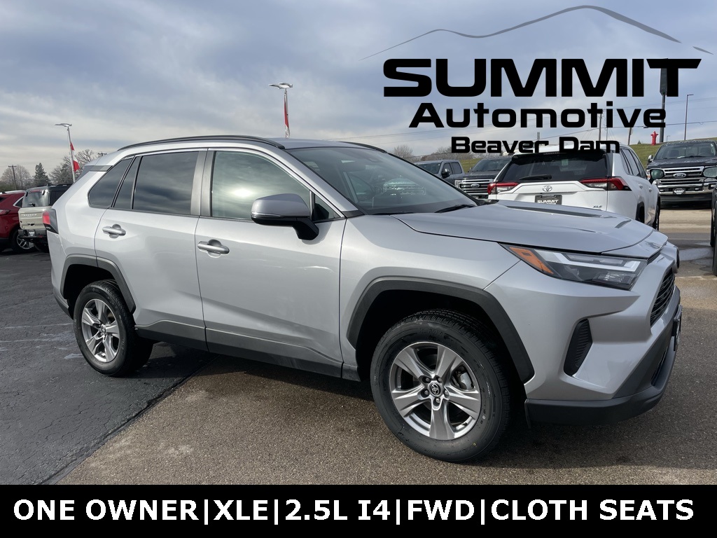 2024 Toyota RAV4 XLE's photo