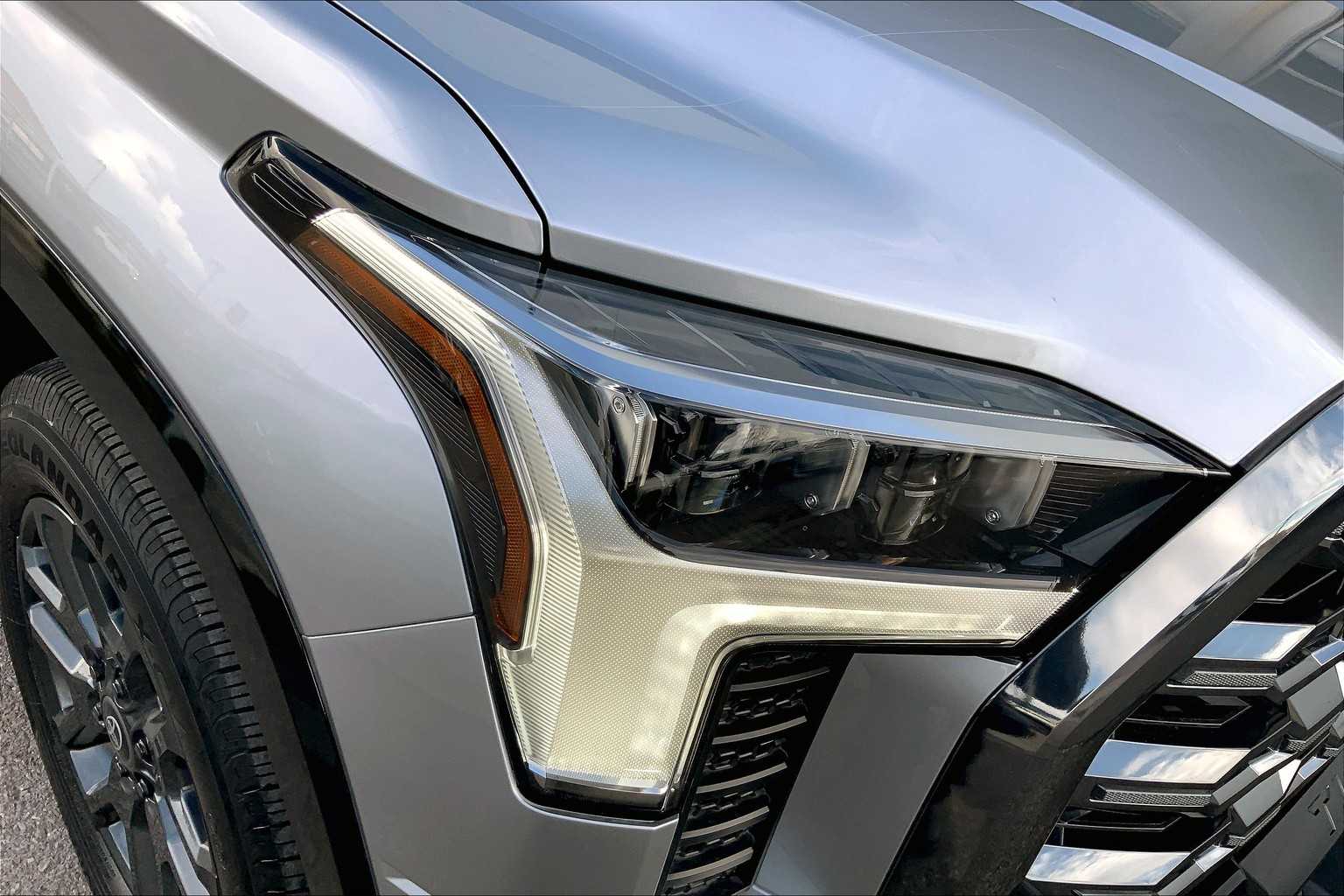 2025 Toyota Tundra Platinum CrewMax photo 25