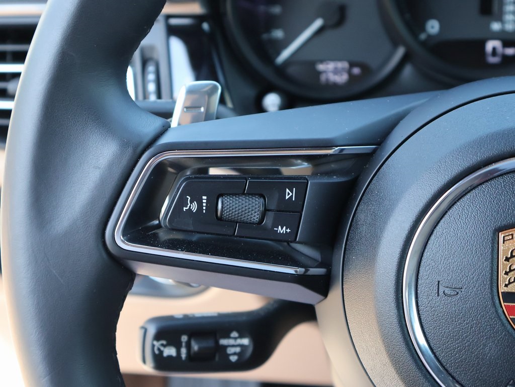 2025 Porsche Macan T photo 26
