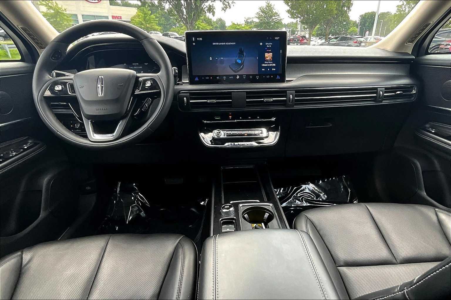 2023 Lincoln Corsair Standard photo 13