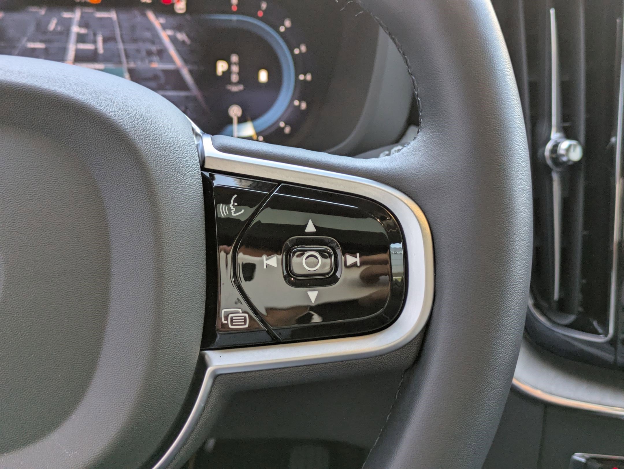 2025 Volvo XC60 Plus photo 17