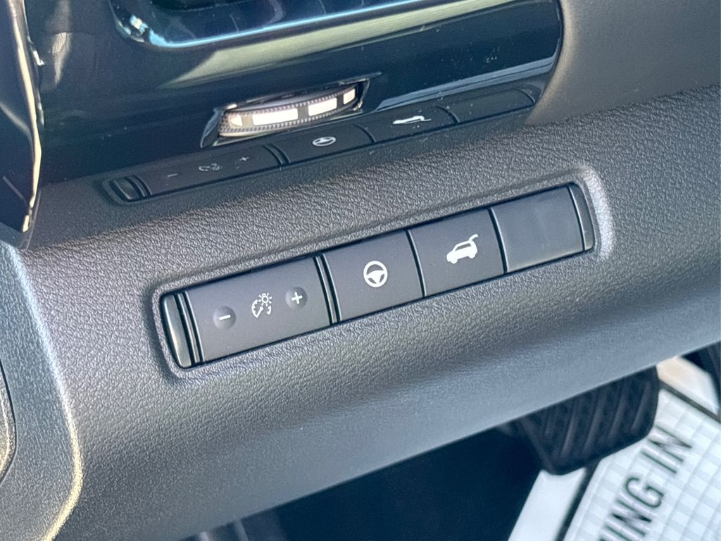 2025 Nissan Pathfinder SV photo 33