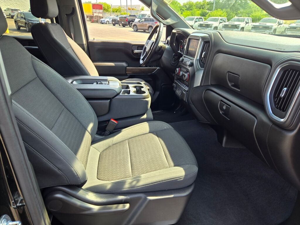 2022 Chevrolet Silverado 1500 LT photo 4