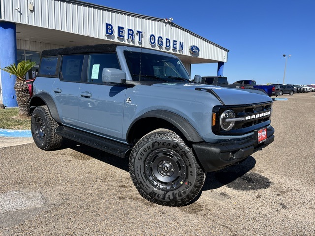 2025 Ford Bronco 4-Door Outer Banks's photo