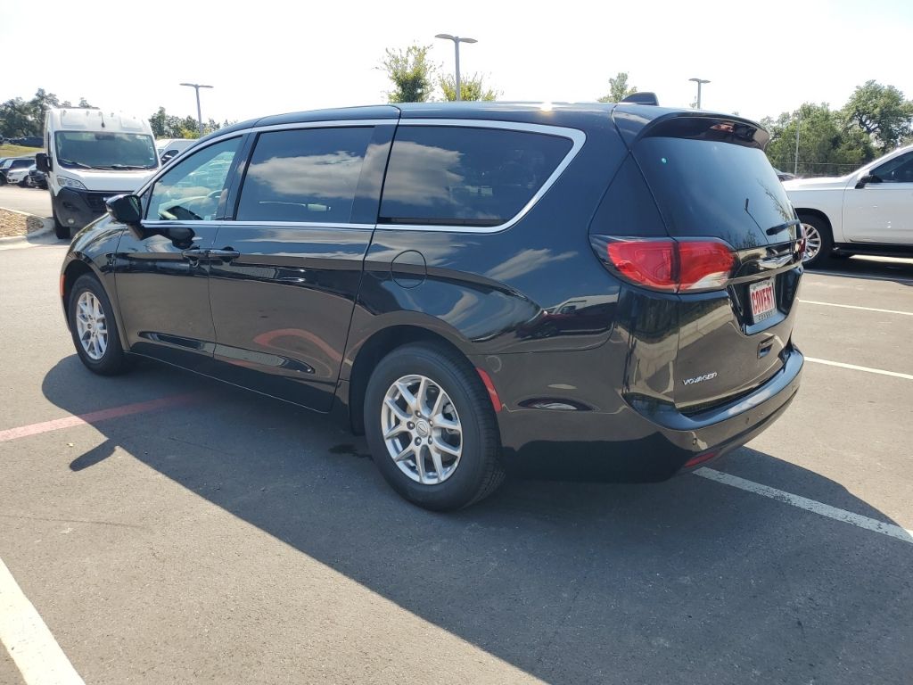 2026 Chrysler Voyager LX photo 7