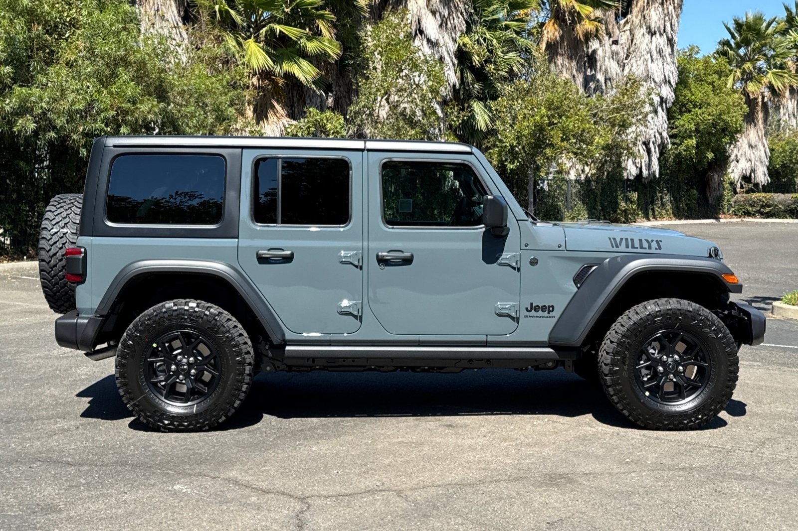 2025 Jeep Wrangler Willys photo 2