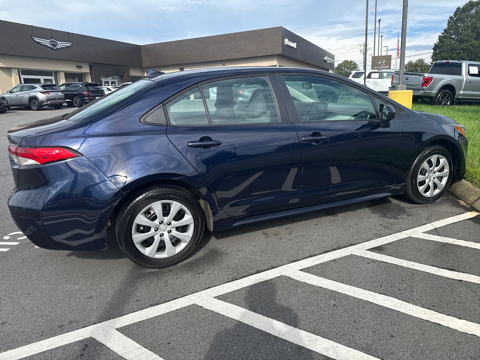 2022 Toyota Corolla LE photo 4