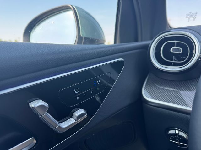 2025 Mercedes Benz GLC 300 photo 33