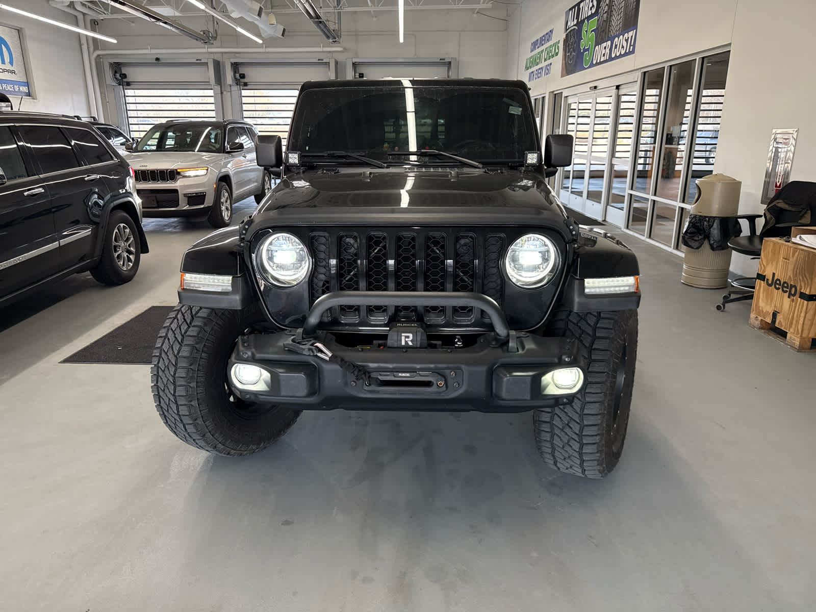 Used 2023 Jeep Gladiator Freedom with VIN 1C6HJTAG9PL518587 for sale in Kansas City