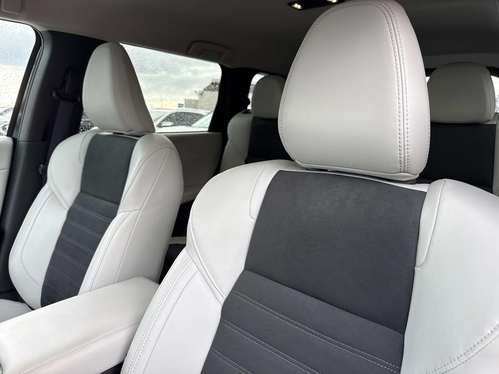 2025 Mitsubishi Outlander SE photo 21