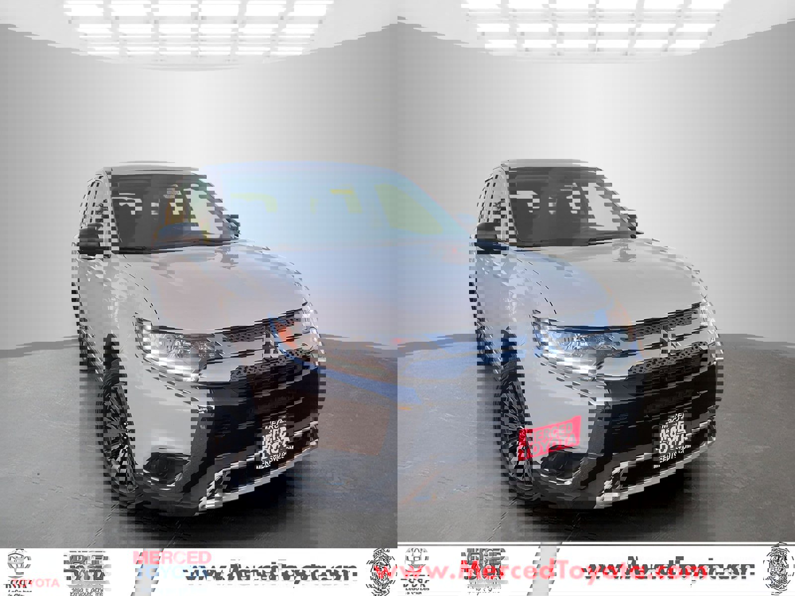 2019 Mitsubishi Outlander ES's photo