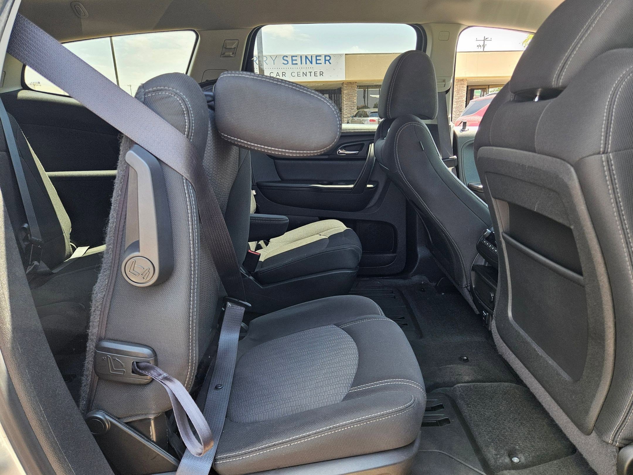 2015 Chevrolet Traverse 2LT photo 17