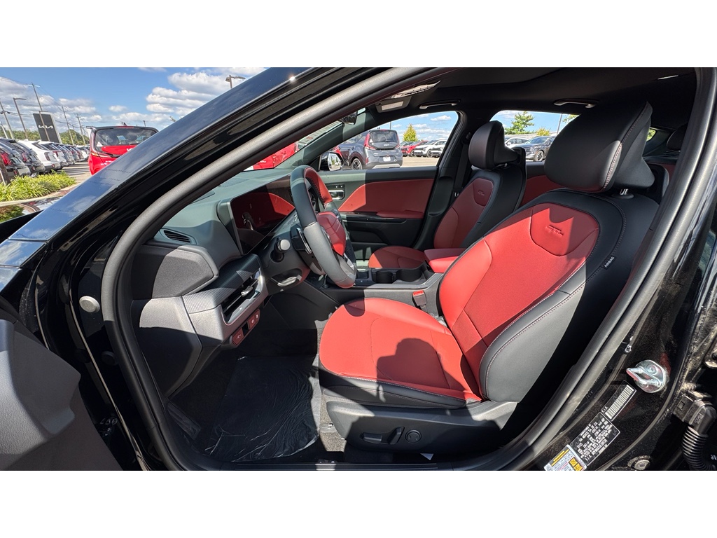 2025 Kia K4 GT-Line photo 9