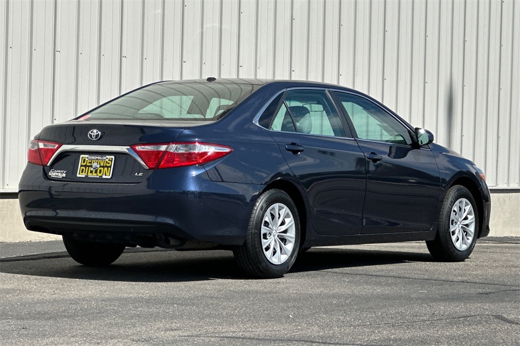 2016 Toyota Camry LE photo 2