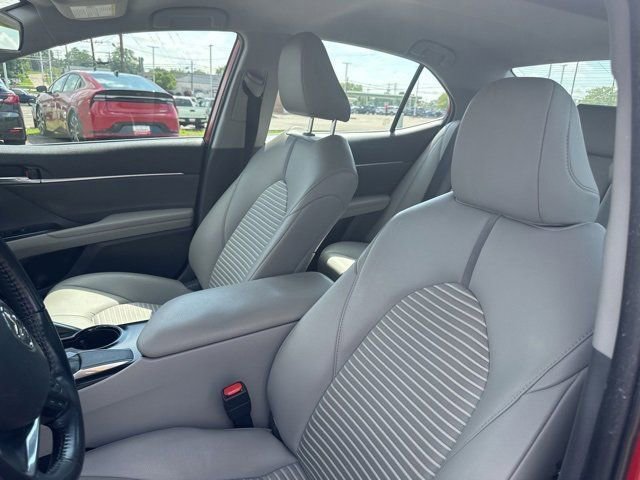 2019 Toyota Camry SE photo 5
