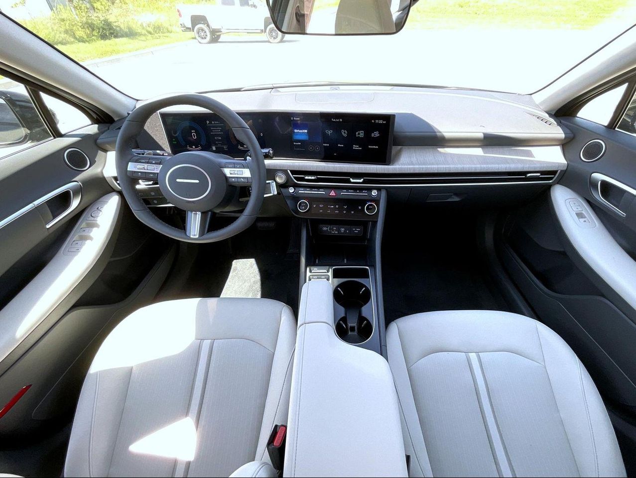 2025 Hyundai Sonata Hybrid SEL photo 12