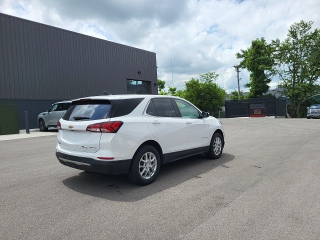 2022 Chevrolet Equinox LT photo 3