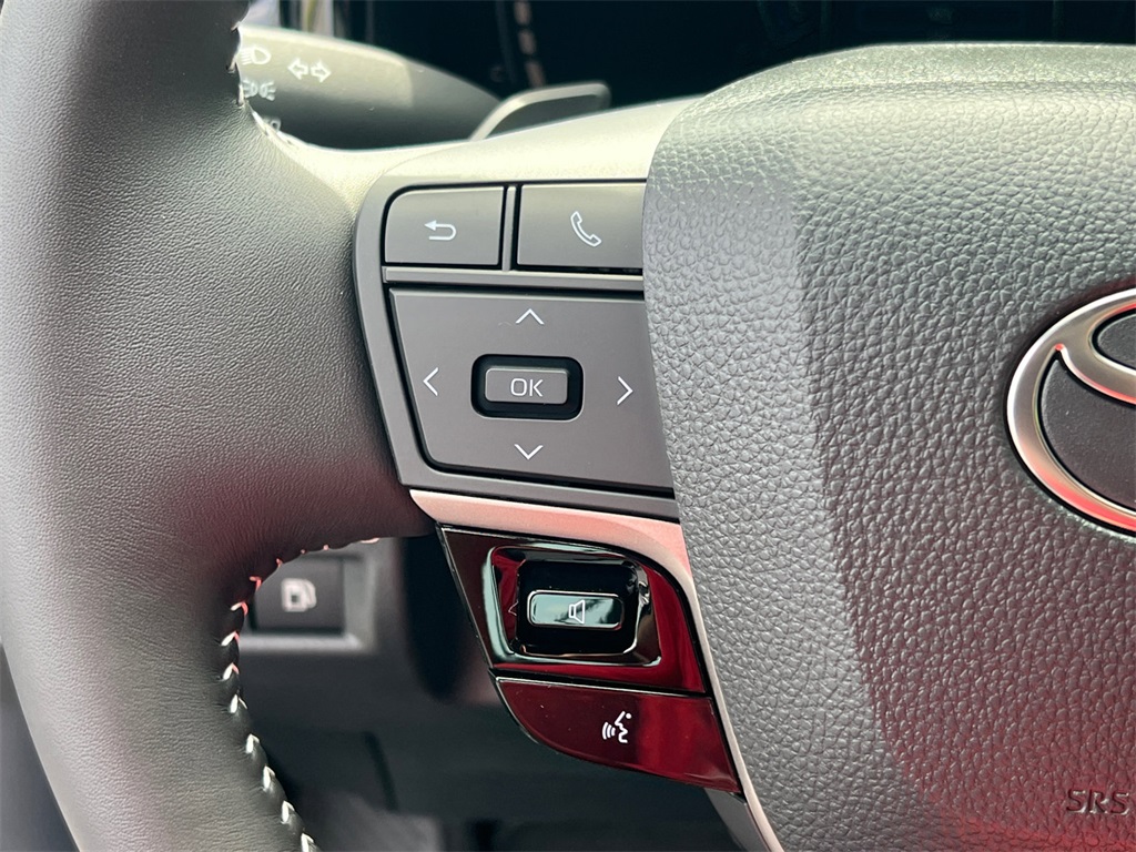2025 Toyota Camry SE photo 23