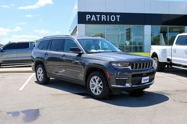 Used 2023 Gray Jeep Limited image 6
