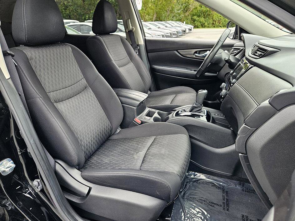 2019 Nissan Rogue SV photo 14