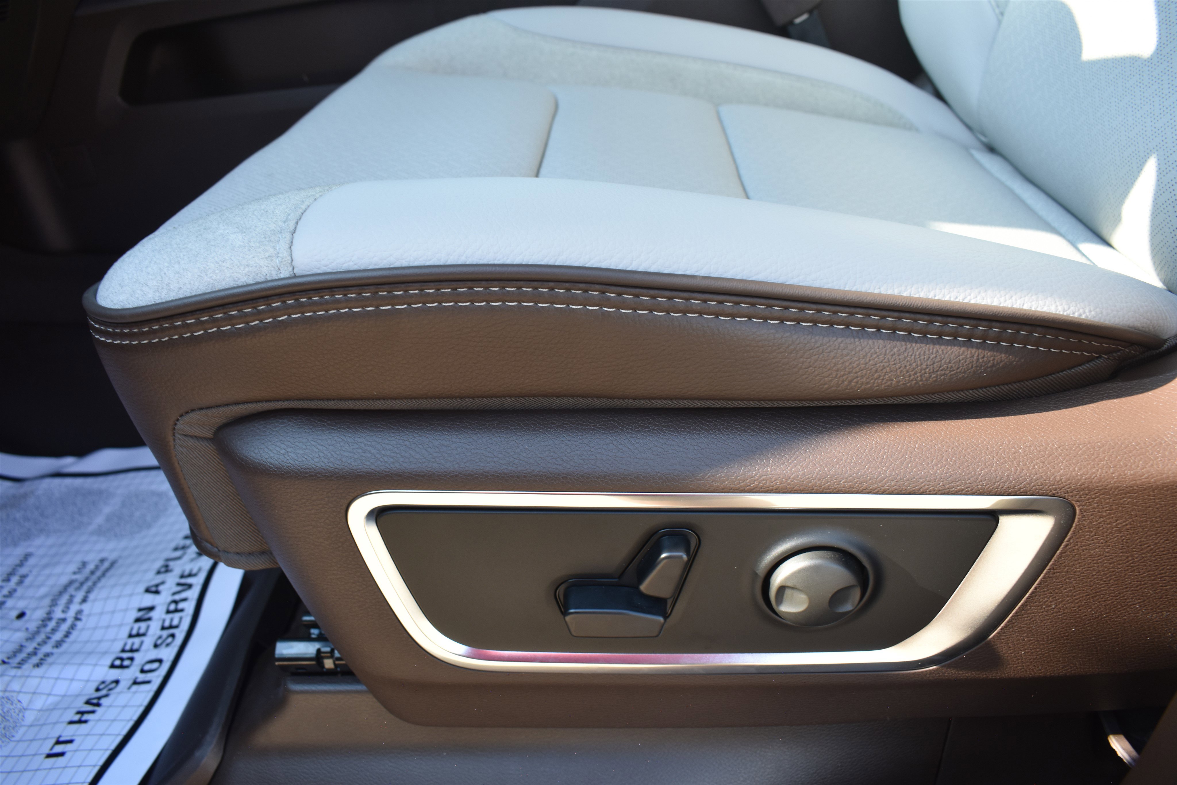 2026 Ram 1500 Laramie photo 8