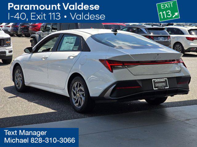 2025 Hyundai Elantra Hybrid Blue photo 2