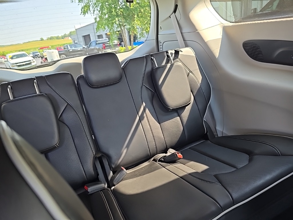 2022 Chrysler Pacifica Limited photo 20