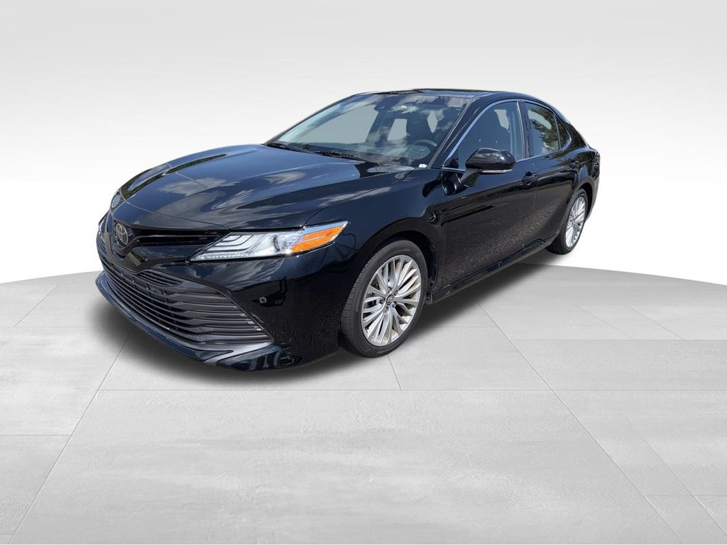 2018 Toyota Camry XLE photo 13