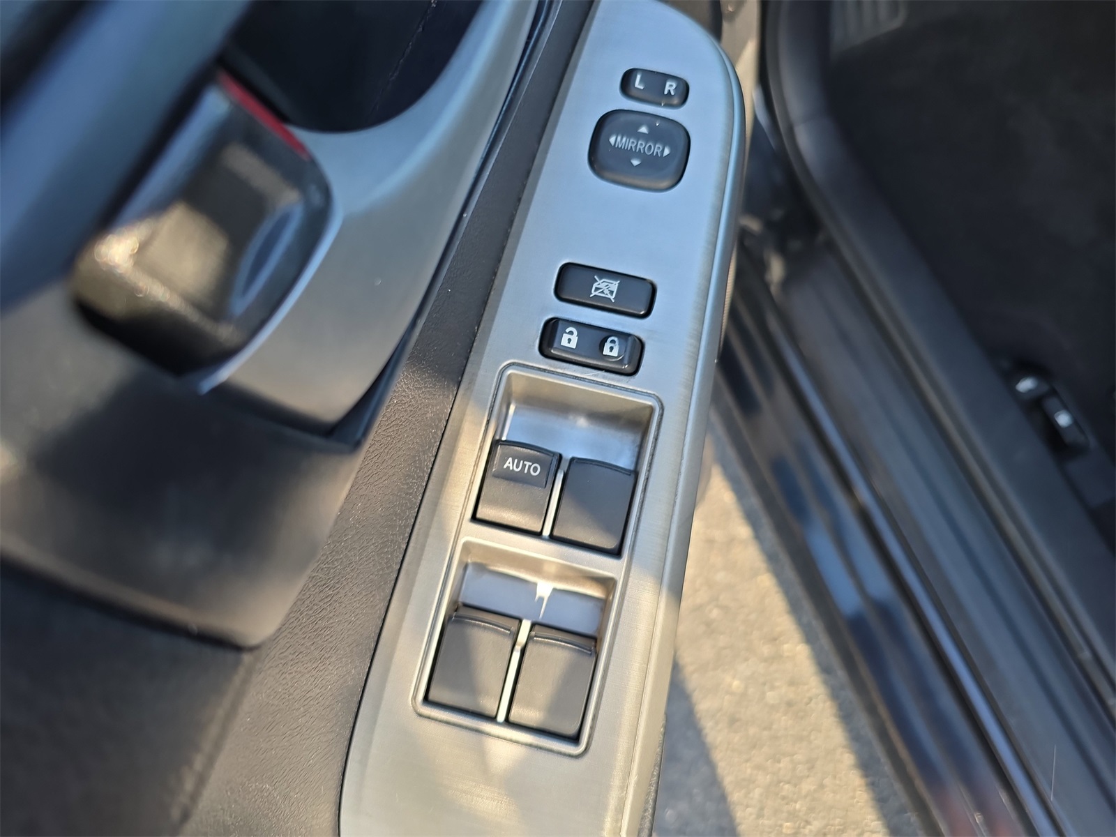 2013 Toyota Camry SE photo 12