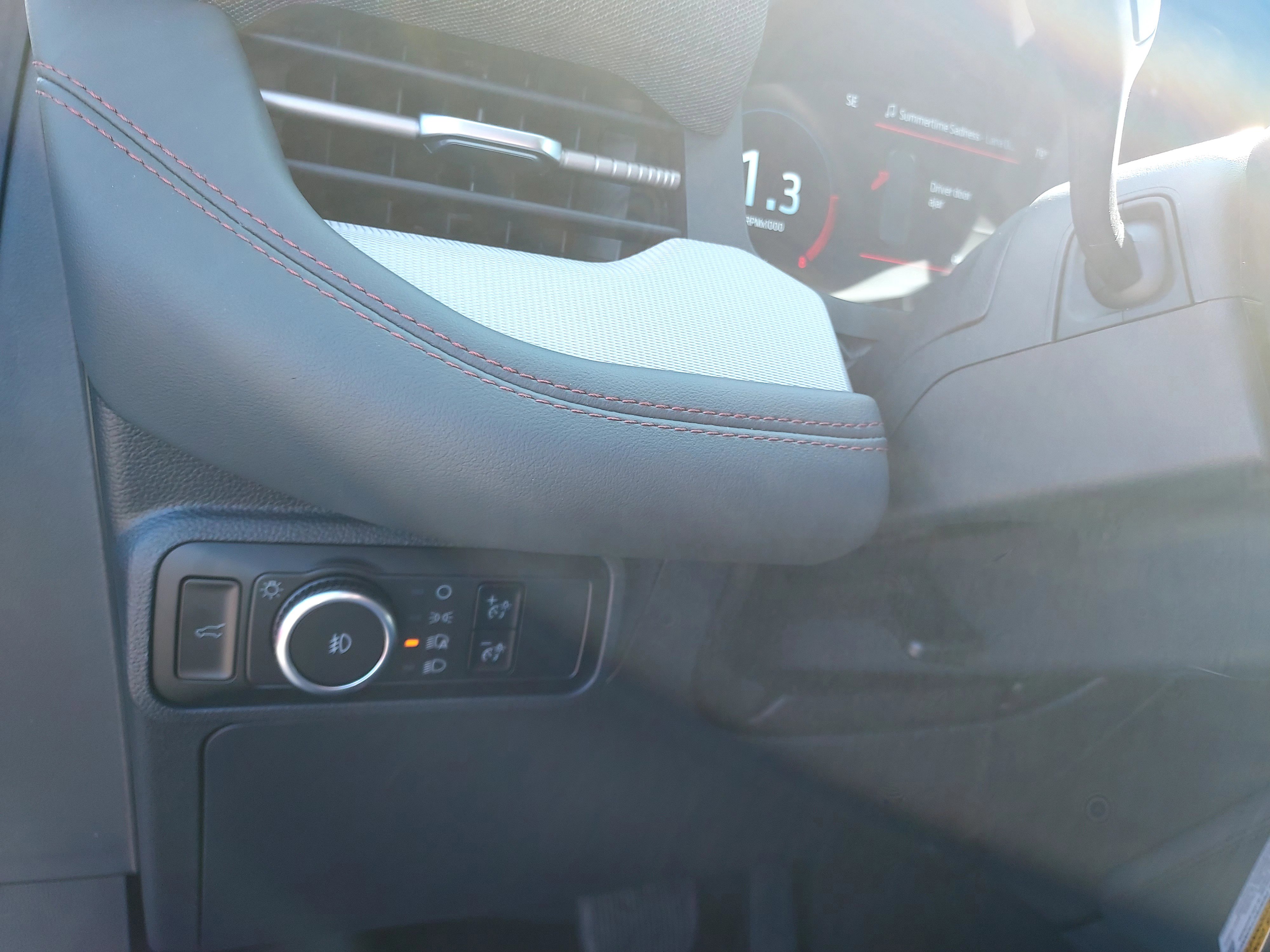 2025 Ford Explorer photo 4