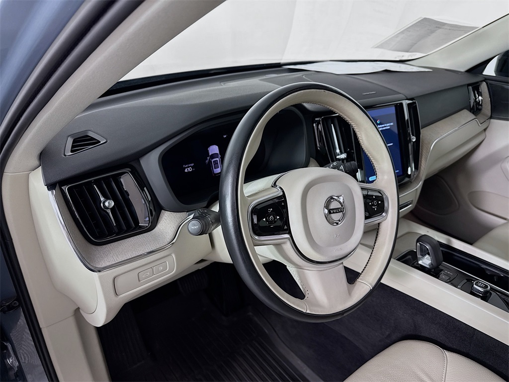 2023 Volvo XC60 Recharge Hybrid T8 Plus photo 4