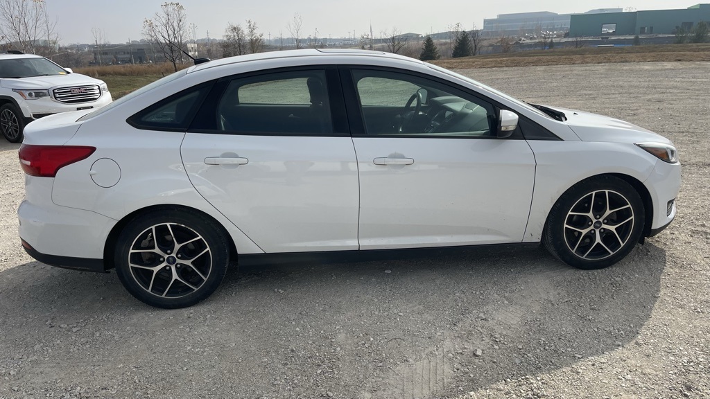 2018 Ford Focus SEL photo 4
