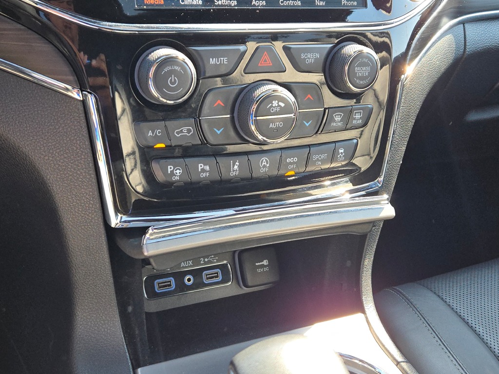 2021 Jeep Grand Cherokee Anniversary Edition photo 26