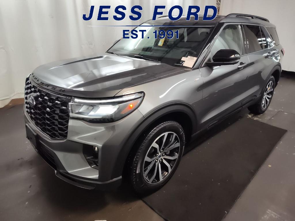 2025 Ford Explorer ST-LINE's photo