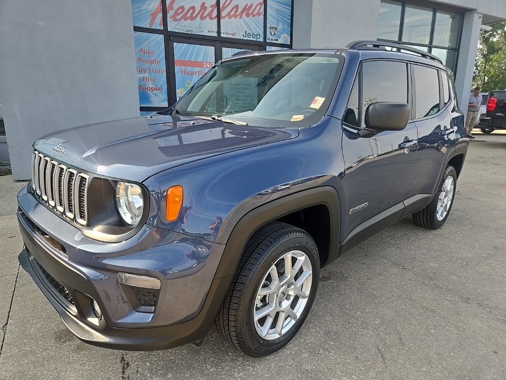 Used 2022 Jeep Renegade Latitude with VIN ZACNJDB15NPN97757 for sale in Kansas City