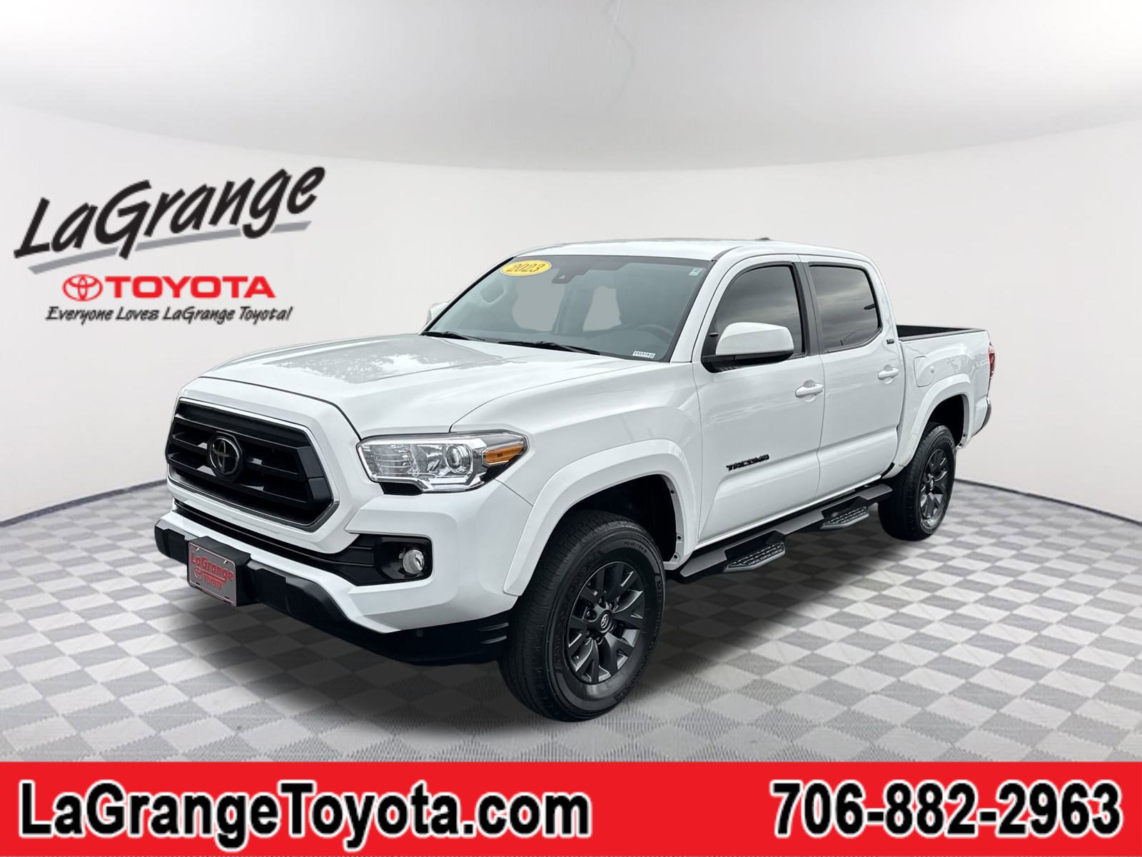 2023 Toyota Tacoma SR5's photo