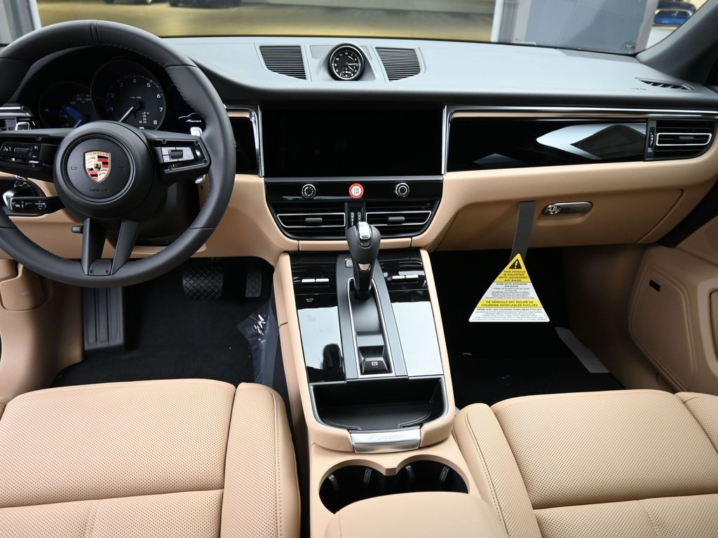 2026 Porsche Macan T photo 6