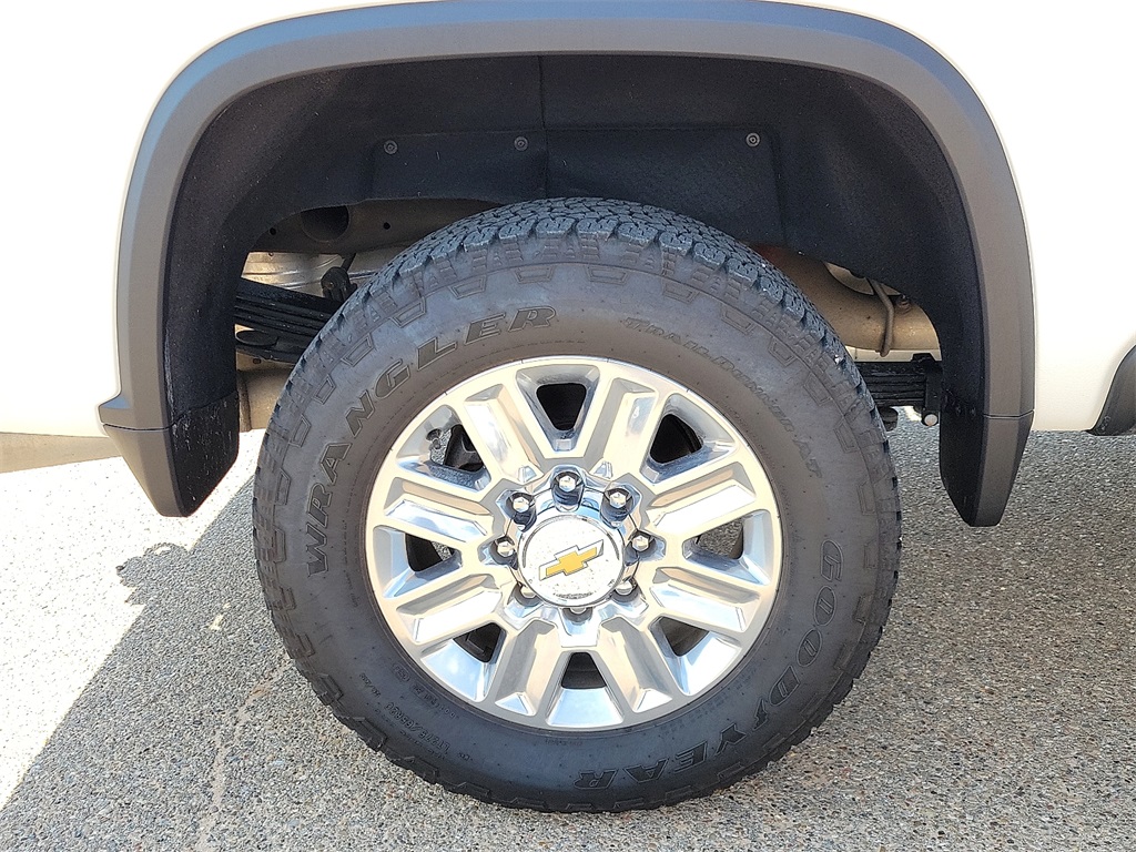 2024 Chevrolet Silverado 2500HD High Country photo 13