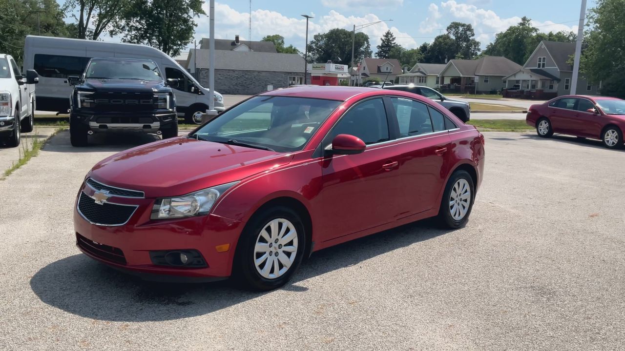 2011 Chevrolet Cruze LT photo 3