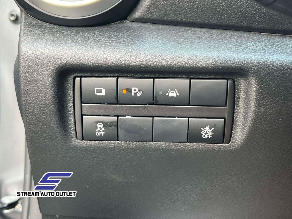 2025 Nissan Versa 1.6 S photo 14