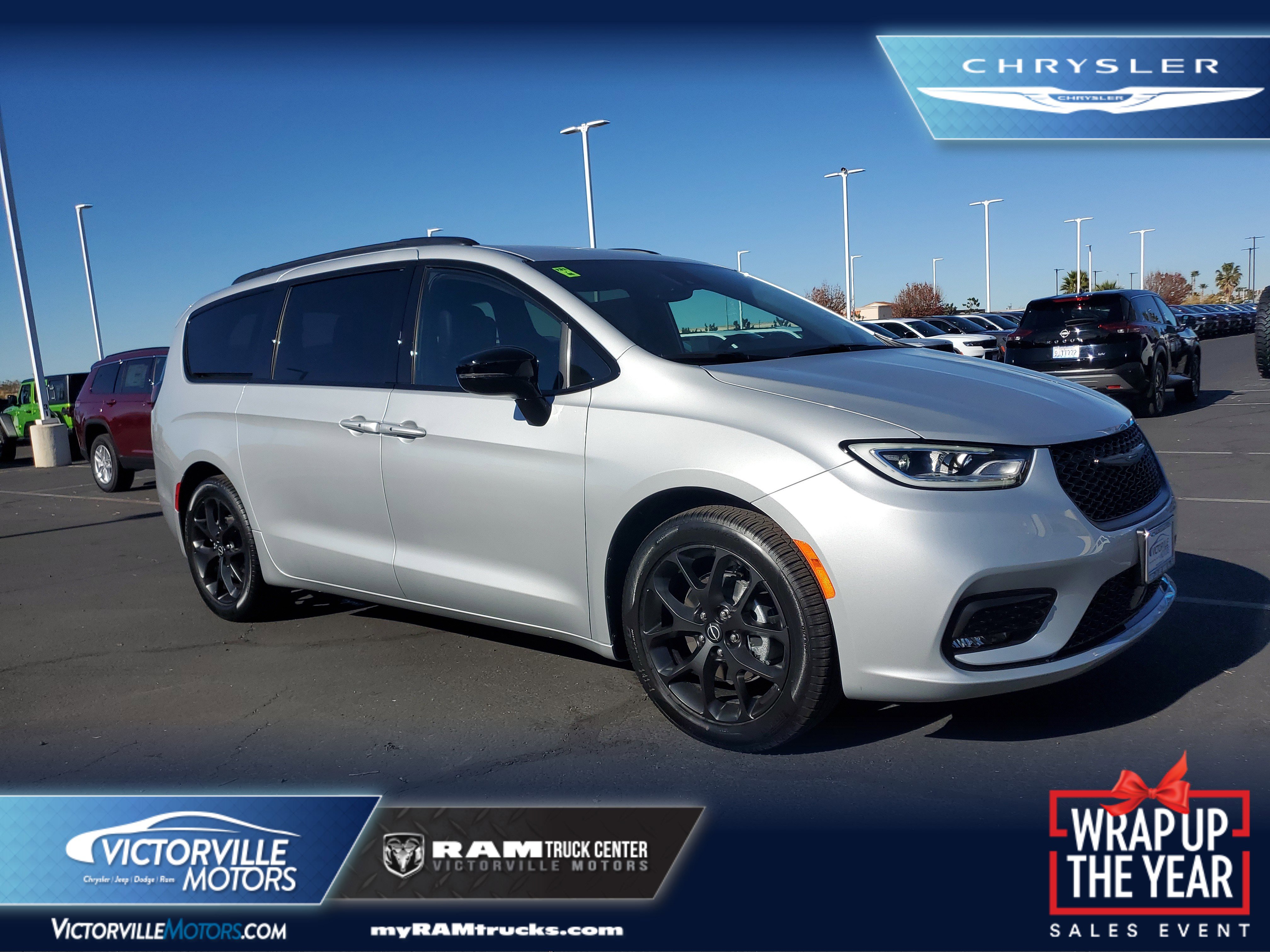 2026 Chrysler Pacifica Select's photo