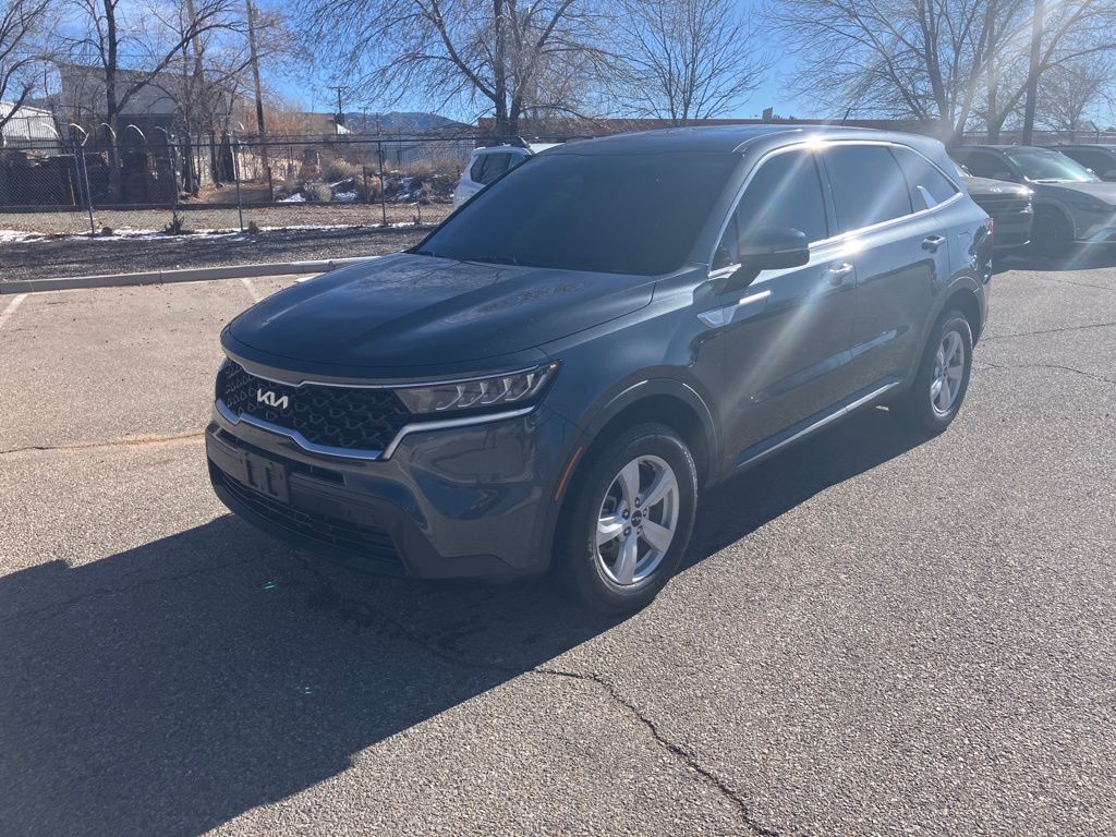 2022 Kia Sorento LX's photo